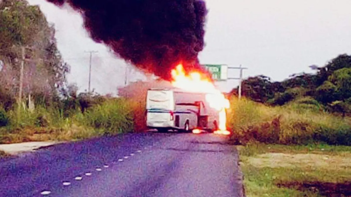 incendian vehiculo san jeronimito